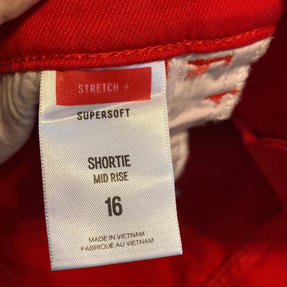 EXPRESS EUC RED SHORTS - Picture 5 of 6